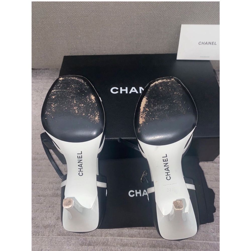 CHANEL Elegant Black and White Heels Sz 37.5 - Picture 7 of 10